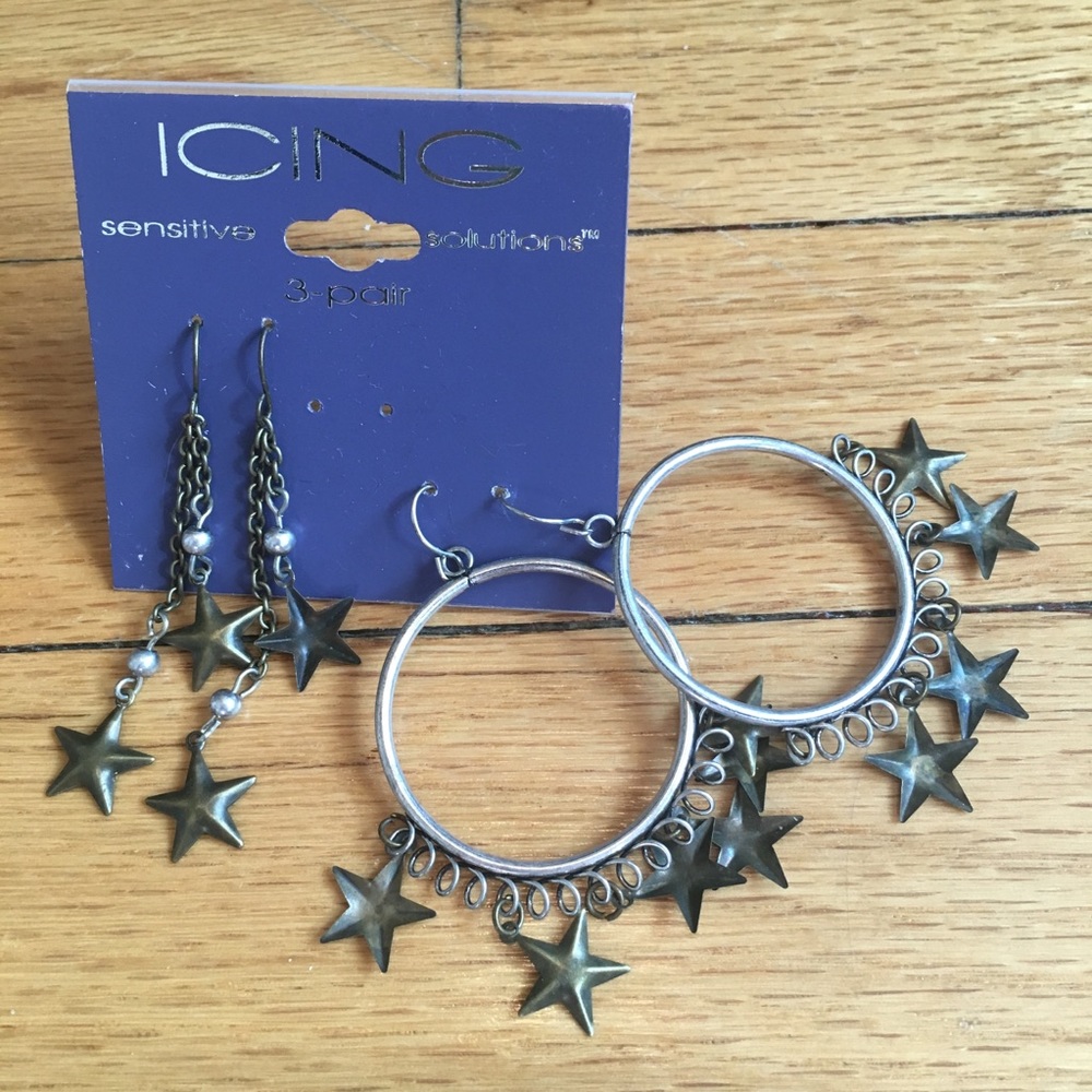 Set of 2 Claire’s bronze star earrings